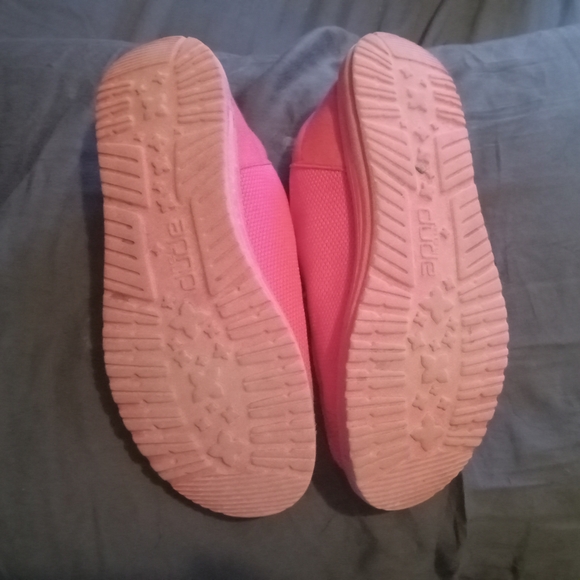 Hey Dude Vibrant Pink Shoes - Picture 2 of 4